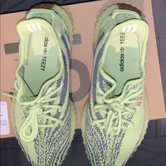 Yeezy Boost 350 V2 - Picture 5 of 8